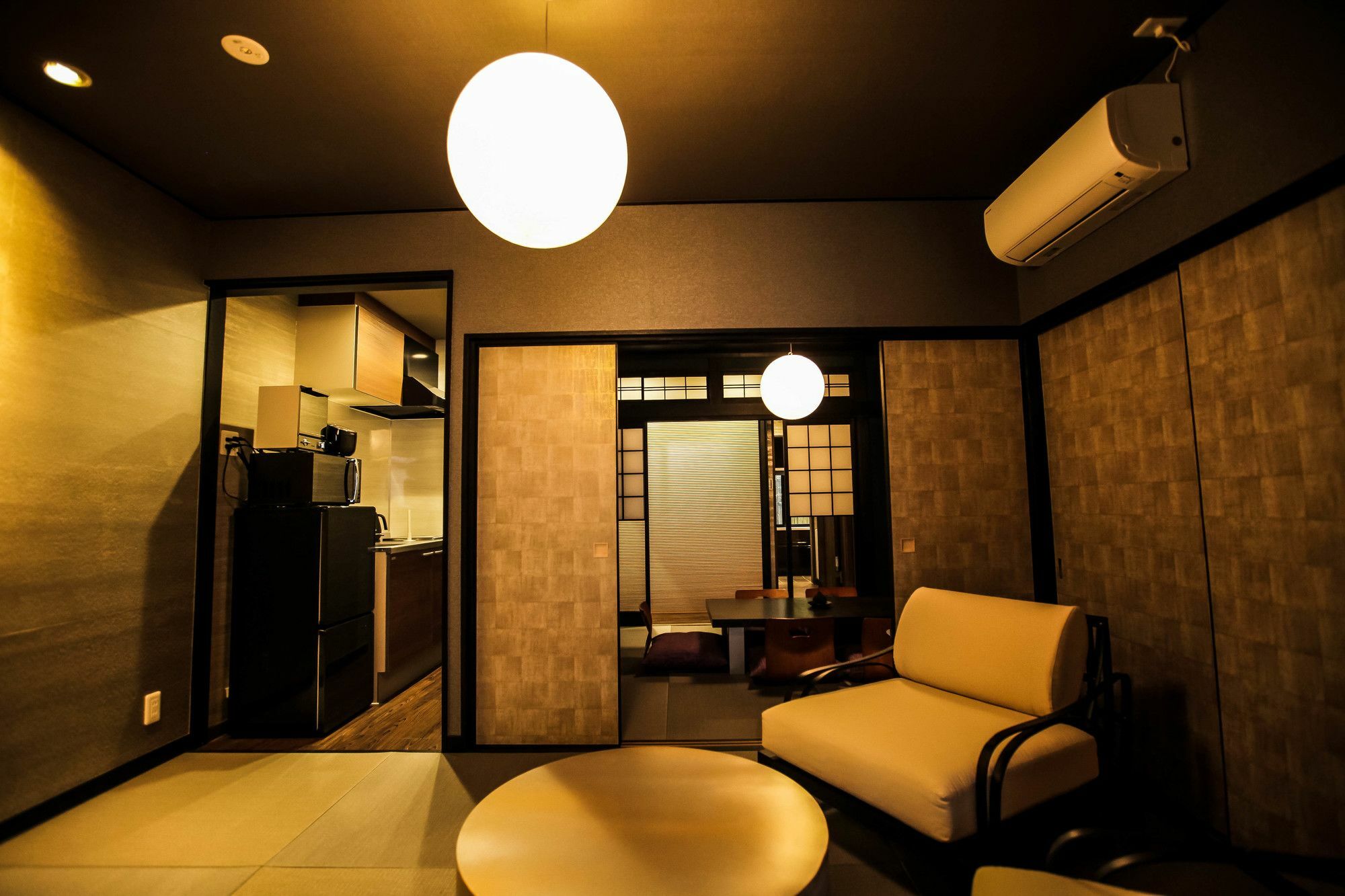 京都市 ホスタ二条 葵ヴィラ エクステリア 写真
